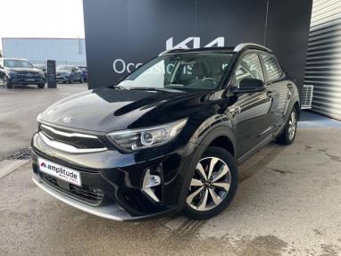 Voir le détail de l'offre de cette KIA Stonic 1.0 T-GDi 100ch MHEV Active iBVM6 de 2021 en vente à partir de 183.95 €  / mois